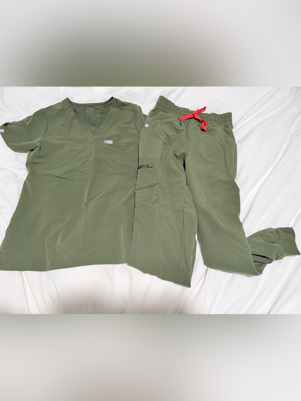 Figs Dark Olive XS set | Catarina top | Uman relaxed jogger